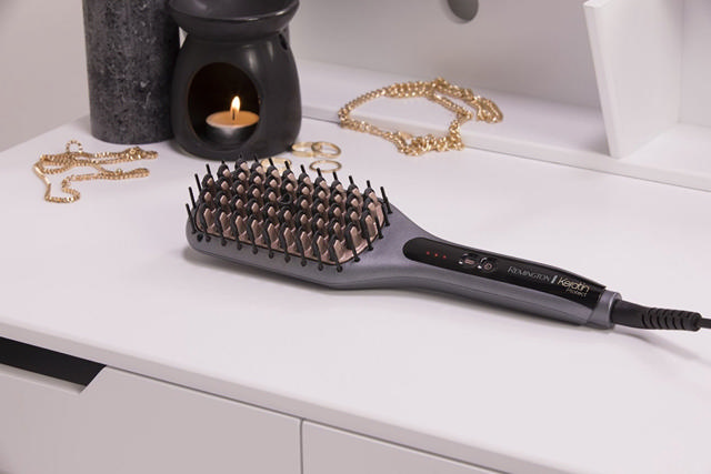 REMINGTON CB7480 KERATIN PROTECT STRAIGHT BRUSH