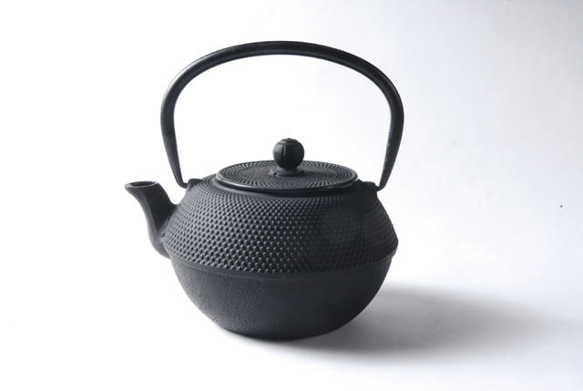 CAST IRON TEAPOT 1.2L ENAMELED BLACK