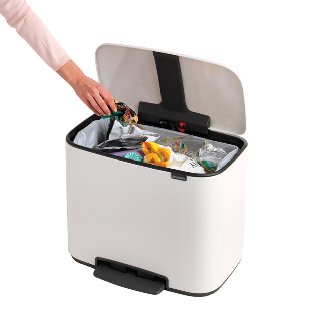 BRABANTIA PEDAL BIN, WITH 1 INNER BUCKET, 36 LITRES - WHITE