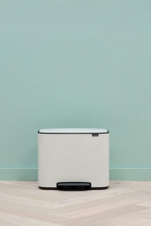 BRABANTIA PEDAL BIN, WITH 1 INNER BUCKET, 36 LITRES - WHITE