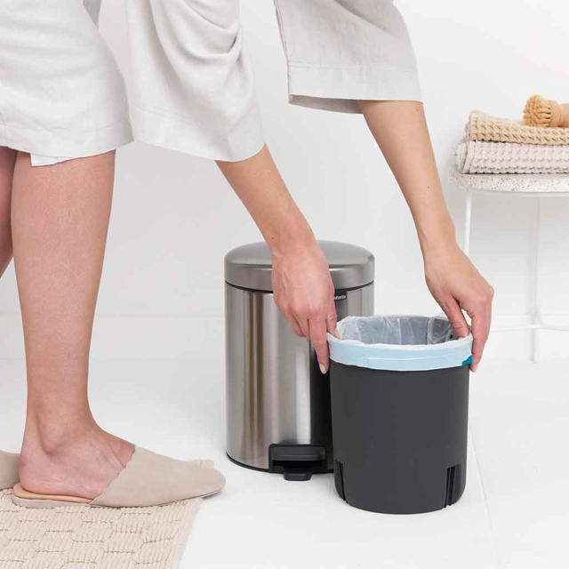 BRABANTIA NEW ICON PEDAL BIN LUXURY EDITION 5 LITRE - MINERAL CONCRETE GREY