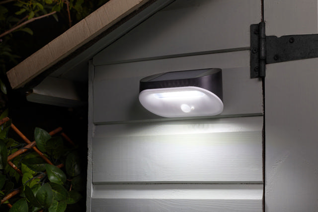 SMART MOTION ACTIVATED PIR SENSOR TURNS LIGHT 200L