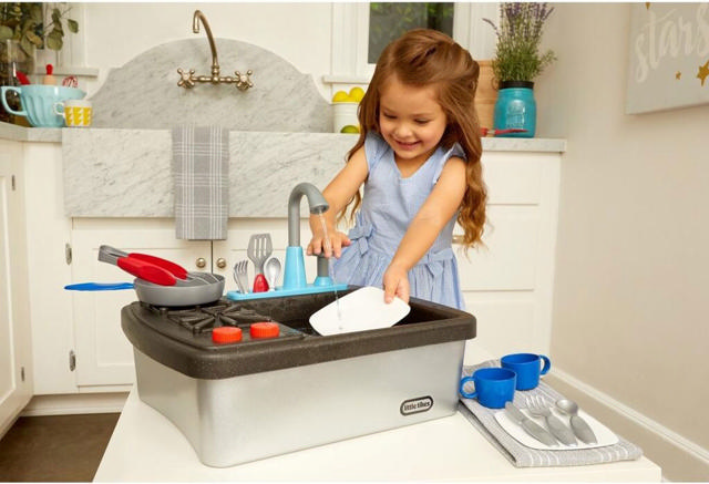 LITTLE TIKES APPLIANCES SINK AND STOVE