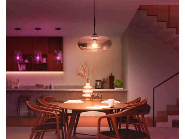 PHILIPS HUE WHITE AND COLOR AMBIANCE 13.5W A67 E27 