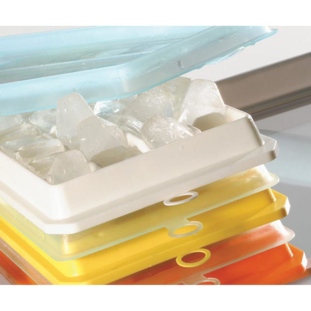 ICE CUBE TRAY WITH LID IN 5 ASSORTED COLORS 3X1X4CM