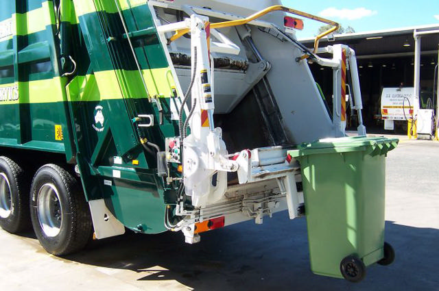 BIDONE BIN GREEN 100L WITH WHEELS