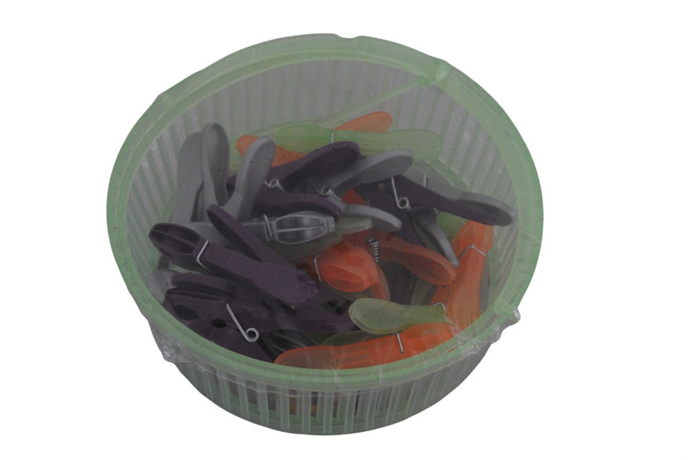 CLOTHES PEGS IN BASKET 24PCS