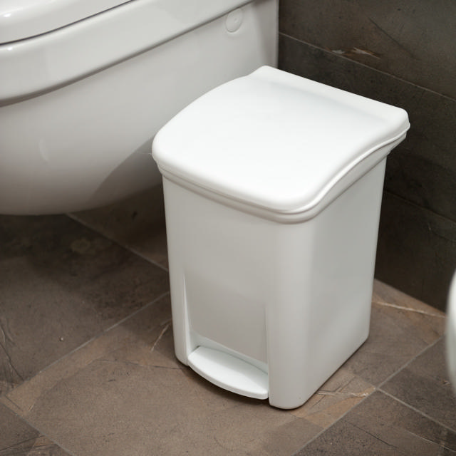 VIOMES PEDAL BIN SQUARE 7.5L - WHITE