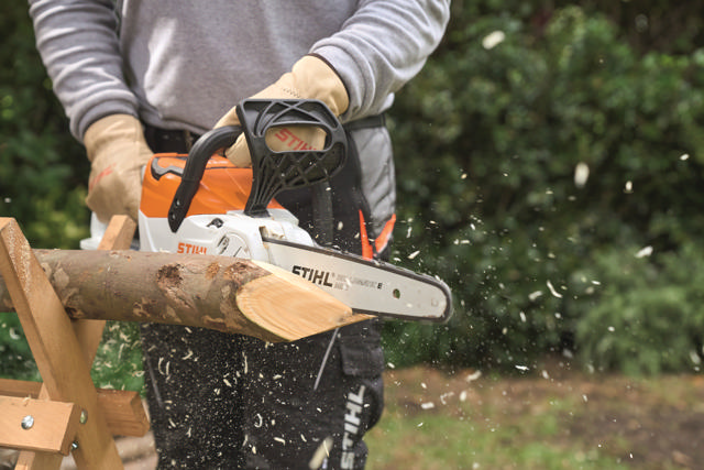 STIHL MSA 60 C-B ΕΠΑΝΑΦΟΡΤΙΖΟΜΕΝΟ ΑΛΥΣΟΠΡΙΟΝΟ12'' 2xAK20 ΜΕ ΜΠΑΤΑΡΙΑ ΚΑΙ ΦΟΡΤΙΣΤΗ