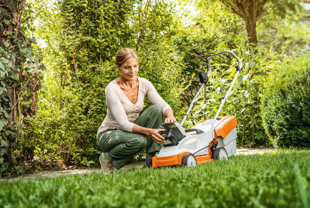 STIHL RMA 235 CORDLESS MOWER SET 2xAK20 WITH BATTERY AND CHARGER