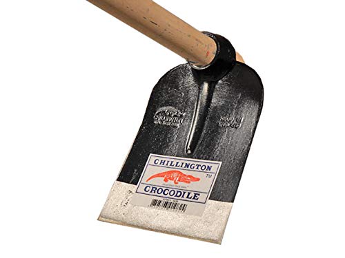 CHILLINGTON SQUARE HOE WITH WOODEN HANDLE