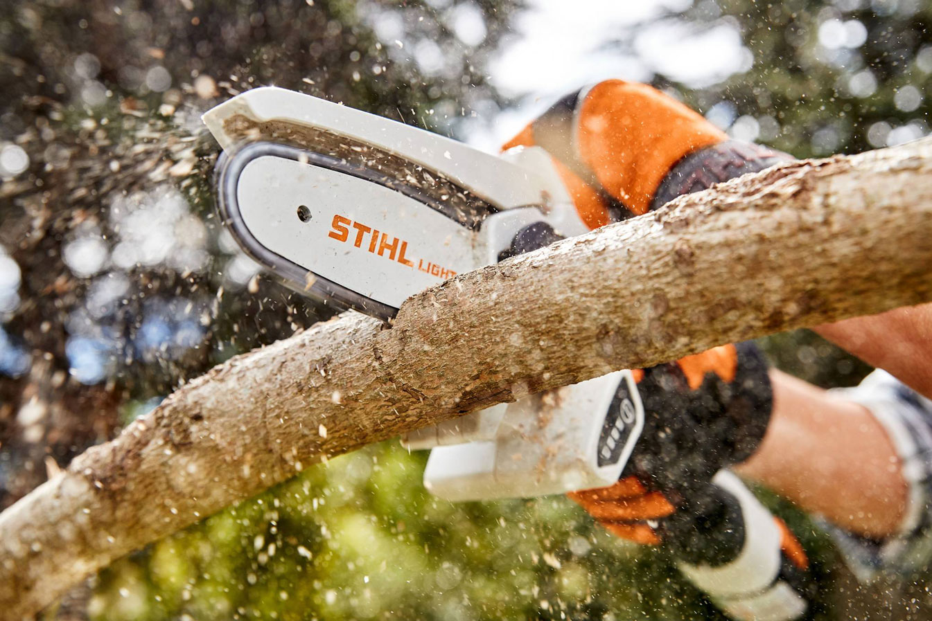 STIHL GTA 26 CORDLESS GARDER PRUNER SET WITH 2 BATTERIES AND CHARGER