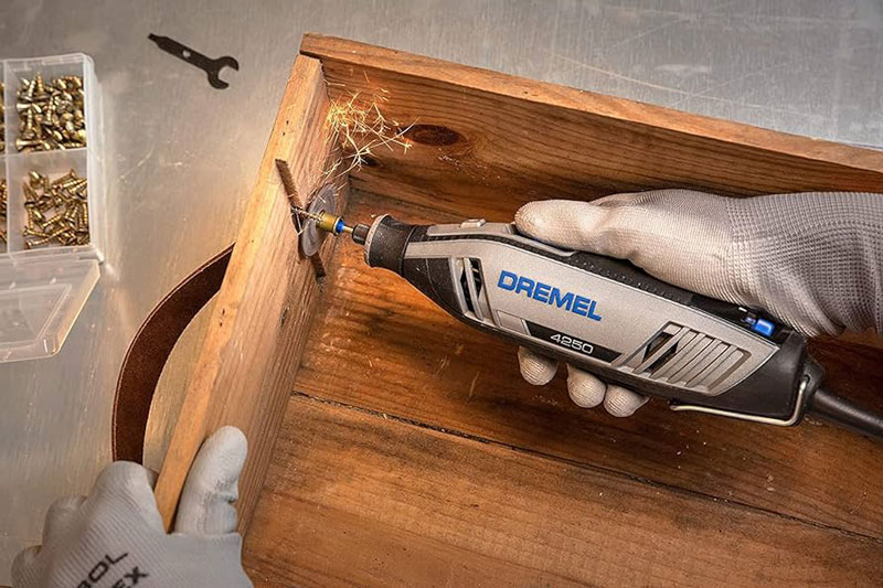DREMEL MULTITOOL 175W WITH 35 ACCESSORIES